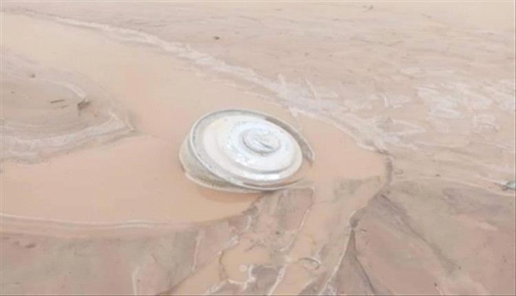 المرصد اليمني للألغام يحذر من مخاطر الألغام الحوثية التي تجرفها السيول