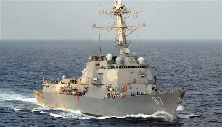 ميليشيا الحوثي تعلن استهداف مدمرة أمريكية وسفينة تجارية
